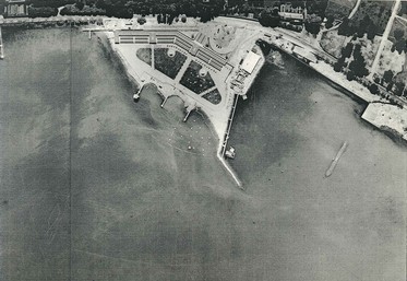 1933